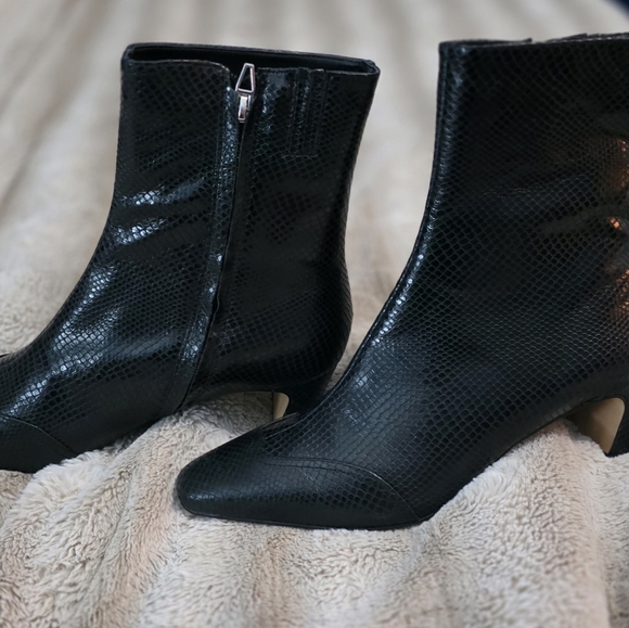Dolce Vita Women's Anika Boots In Onyx SnakeLeather Booties Size 9.5  Never Worn - Picture 15 of 16